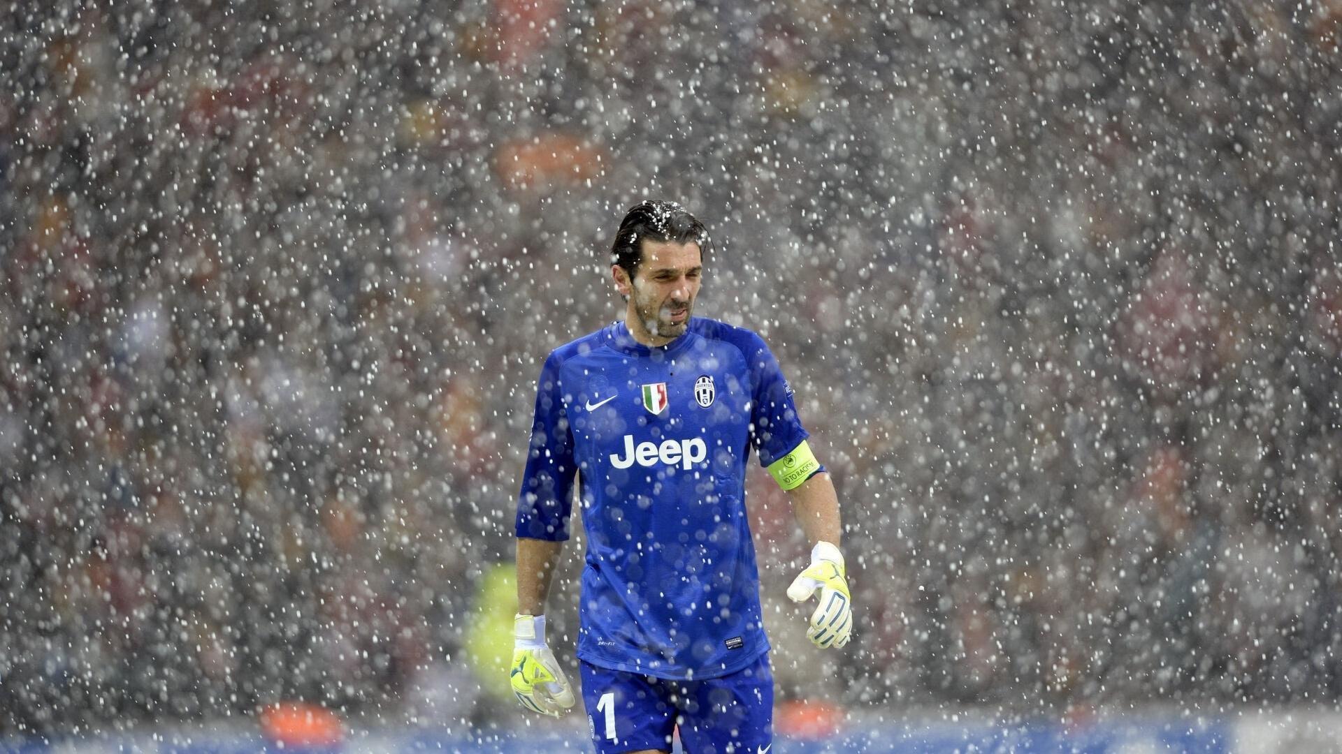 梅西千兆智商导演世纪之战，巴萨4-0完胜拜仁